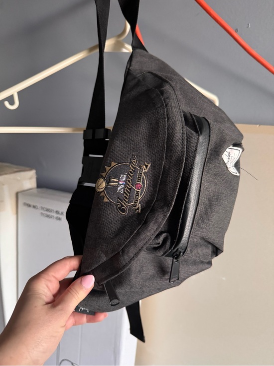 Herschel Supply Company Other - Herschel Supply Company Black Belt Bag with Subtle Logo Patch